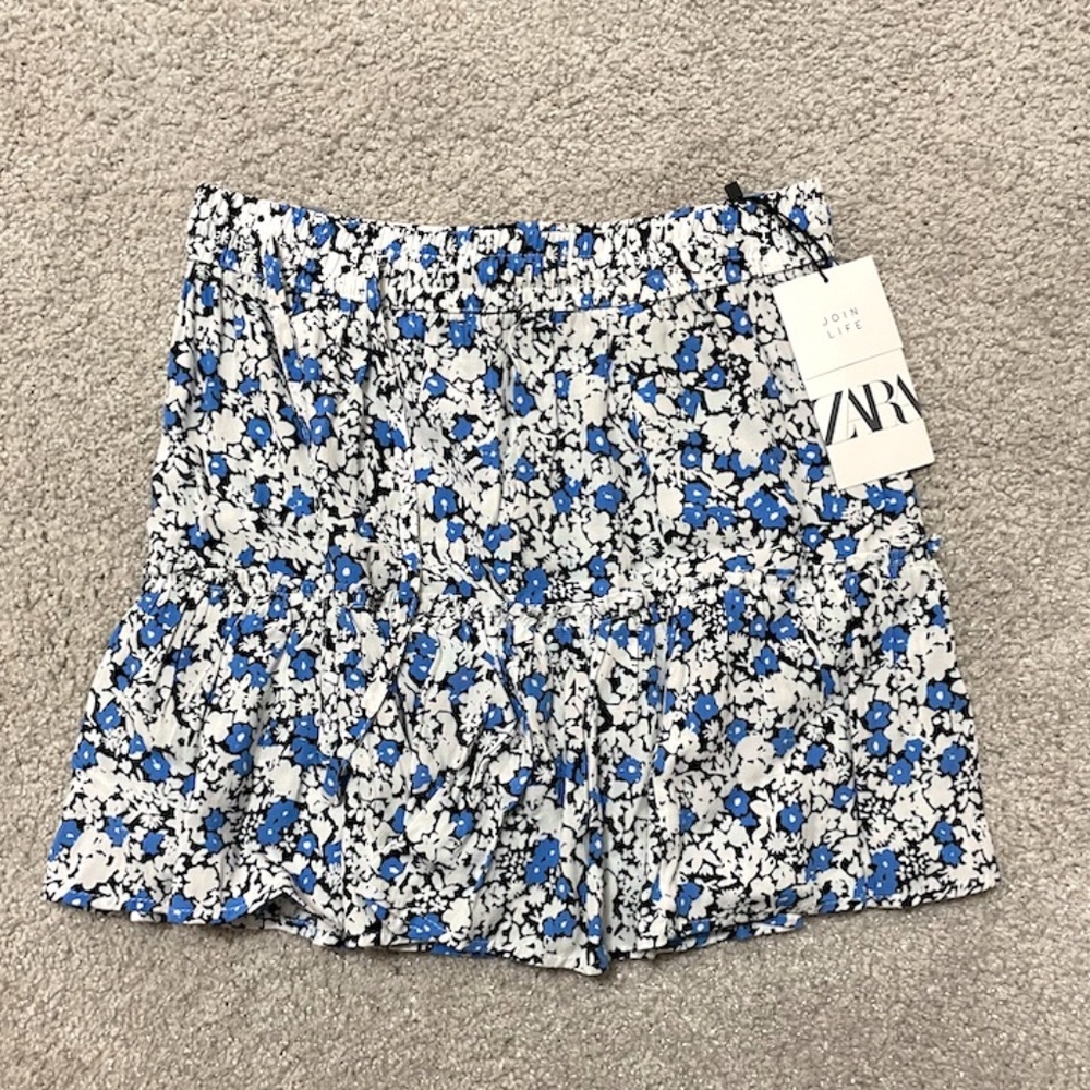 ZARA skirt floral patter white and blue Size: Small